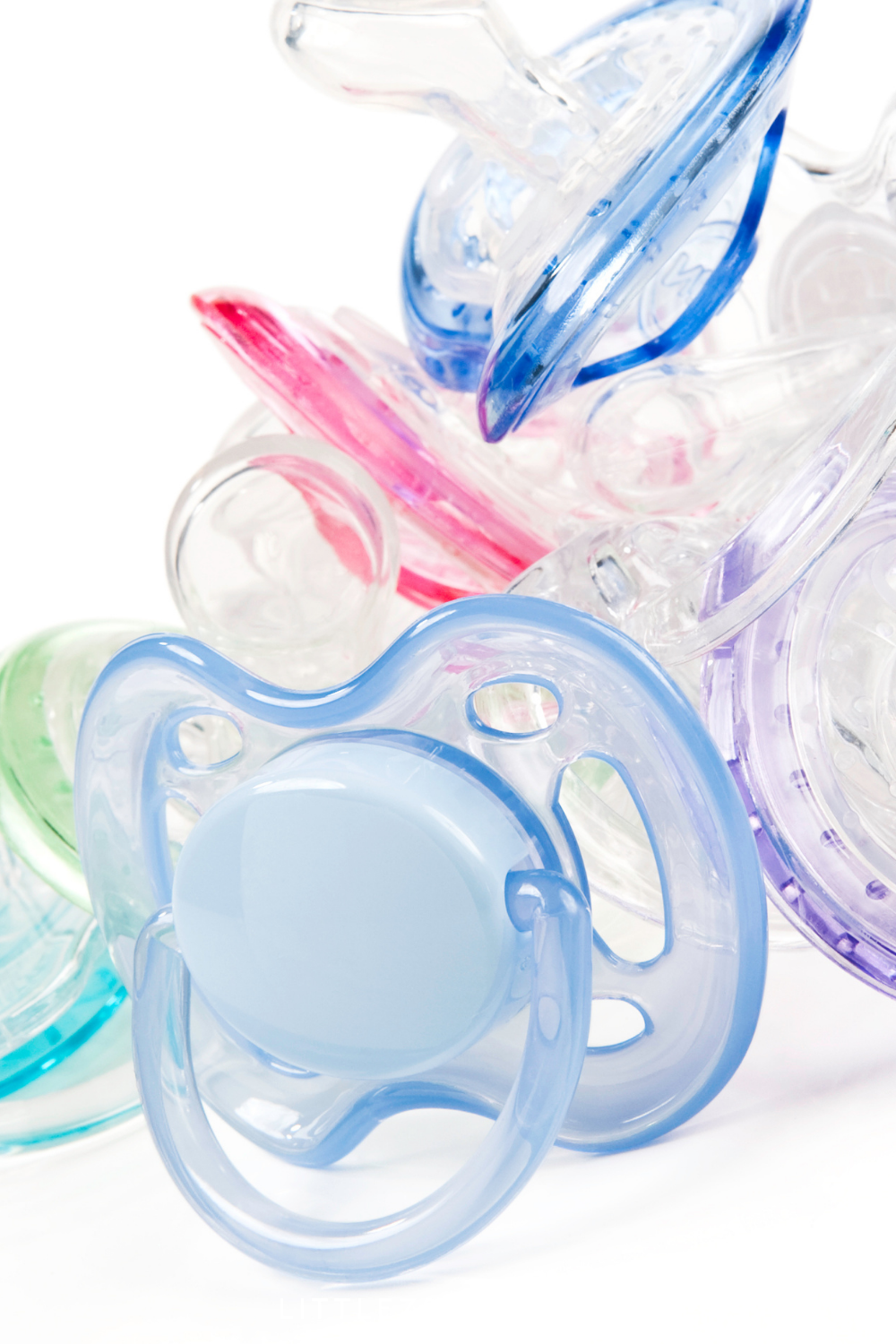 Should you use a pacifier for your baby? | Little Z Sleep